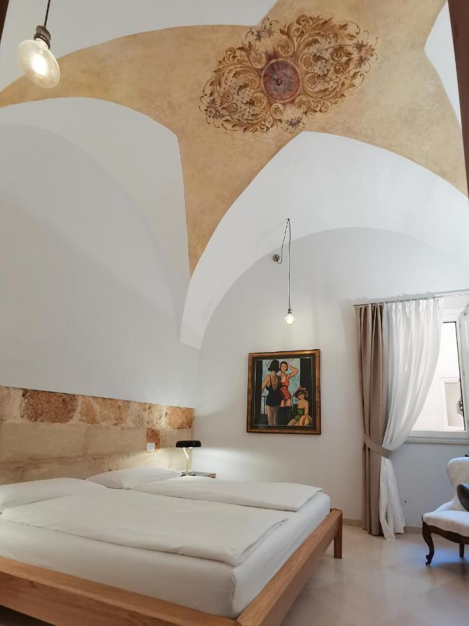 Palazzo Charlie Bed & Breakfast Lecce Dış mekan fotoğraf